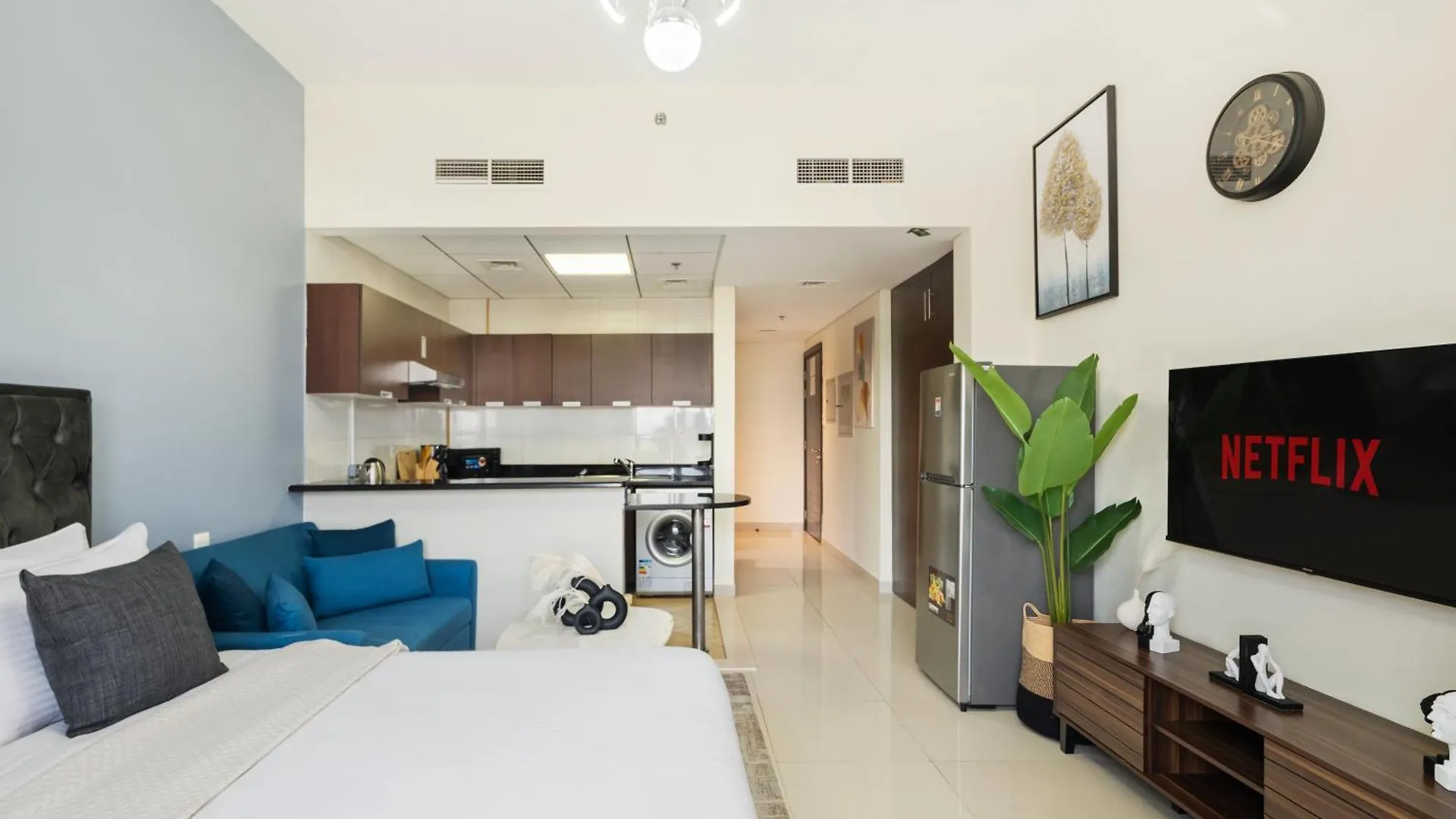 Apartment Upscale Studio In Eagleheights, Dubai Sports City