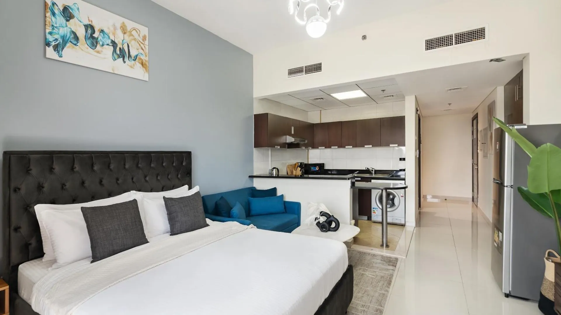 Upscale Studio In Eagleheights, Dubai Sports City Apartment